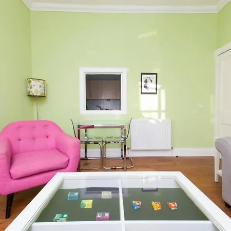 Bright And Modern Causewayside * Edimburgo