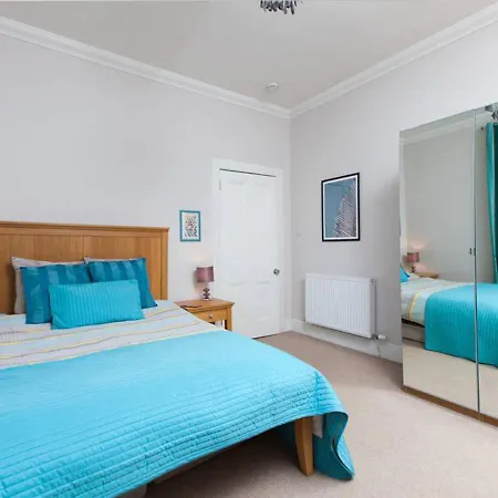 Bright And Modern Causewayside Appartement