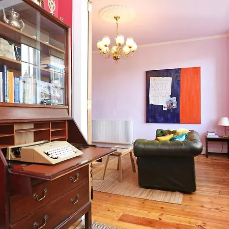 Joivy Iconic Colorful On The Royal Mile 爱丁堡