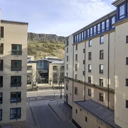 Апартаменты Holyrood With Parking & Lift Access