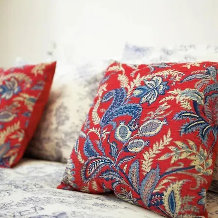 Apartment Cosy Haven With Free Wifi And Ps3 - Half A Mile From Holyrood Palace And Arthur Seat! *