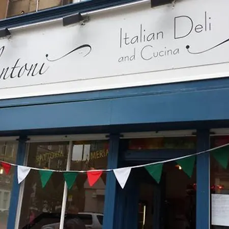 Cosy Haven With Free Wifi And Ps3 - Half A Mile From Holyrood Palace And Arthur Seat! *