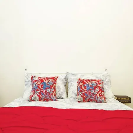 Cosy Haven With Free Wifi And Ps3 - Half A Mile From Holyrood Palace And Arthur Seat!