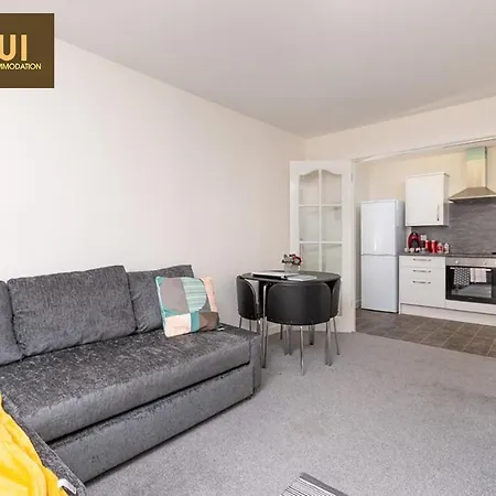 Best Value - 2 Bedroom Apartment, Upto 5 Guests With Ukawi Serviced Edinburgh, Free Car Park & Free Wifi