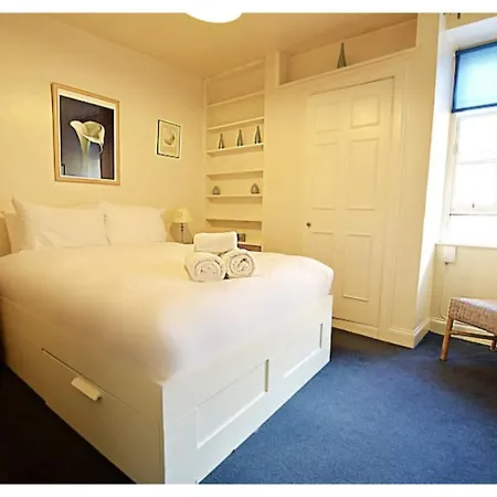 Apartment Joivy Gorgeous 2-bed Flat Near Castle