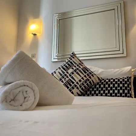 Aparthotel Quartermile Serviced *