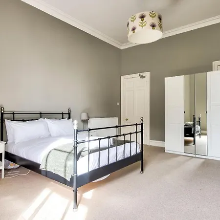 Joivy Bright & Spacious In Stockbridge *