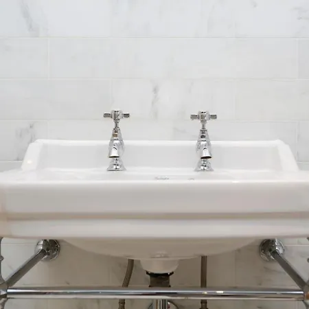 Altido Authentic & Luxurious 2-story Apt With Garden Edinburgh