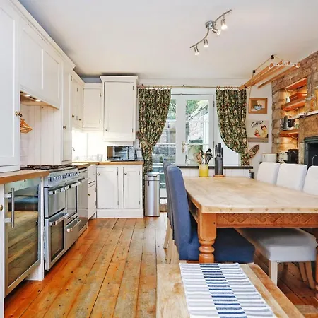 Altido Authentic & Luxurious 2-story Apt With Garden Edinburgh