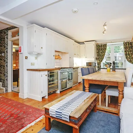 Altido Authentic & Luxurious 2-story Apt With Garden Edinburgh