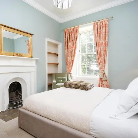 Altido Authentic & Luxurious 2-story Apt With Garden Edinburgh
