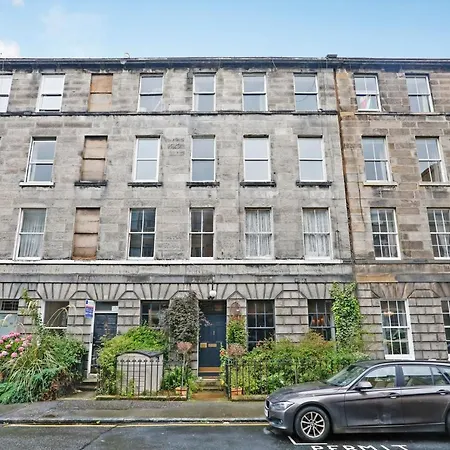 Altido Authentic & Luxurious 2-story Apt With Garden Appartement
