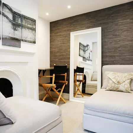 Appartement Altido Authentic & Luxurious 2-story Apt With Garden