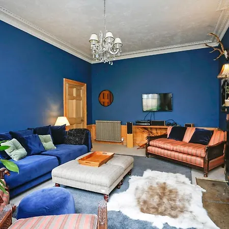 Altido Authentic & Luxurious 2-story Apt With Garden *