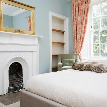 Altido Authentic & Luxurious 2-story Apt With Garden Edinburgh