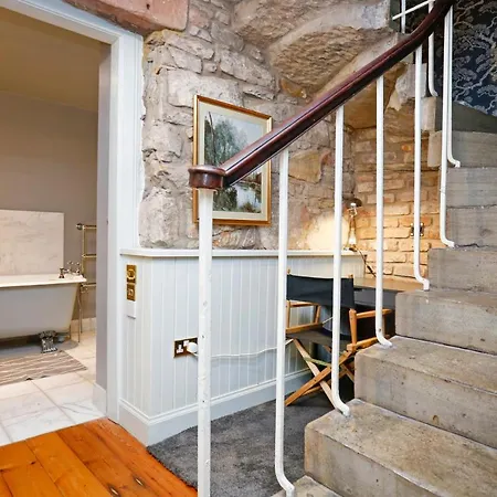 Altido Authentic & Luxurious 2-story Apt With Garden