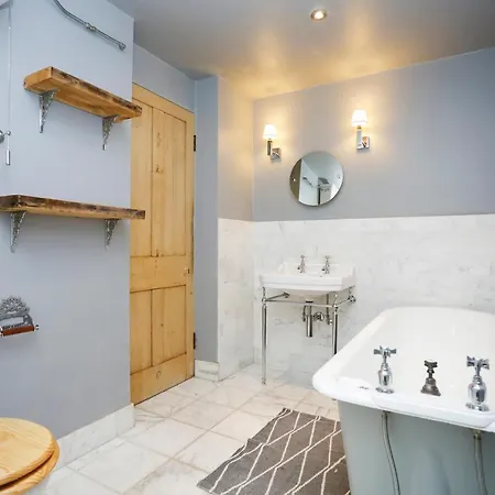 Altido Authentic & Luxurious 2-story Apt With Garden Appartement
