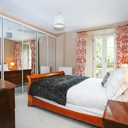 Altido Authentic & Luxurious 2-story Apt With Garden * Edinburgh