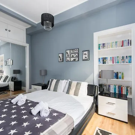 Centre, 5 Star Ground Floor Apartment Edinburgh