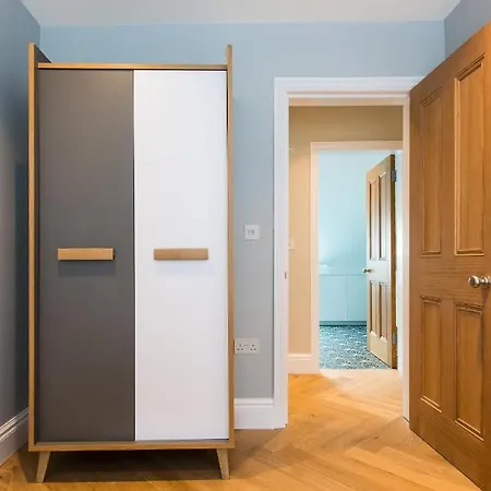 Centre, Newly Refurbished Stylish *