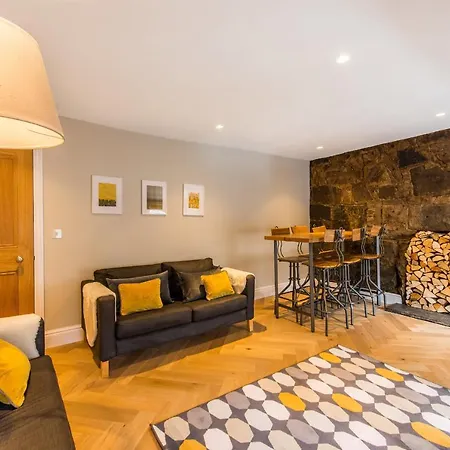 Centre, Newly Refurbished Stylish Edinburgh