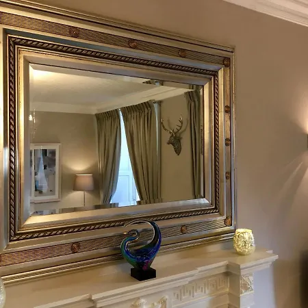 Escape To @ Abercromby Place *