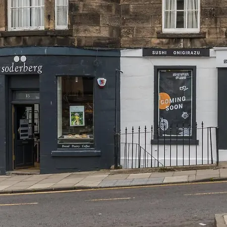 Newly Refurbished Centre Chic Pad *