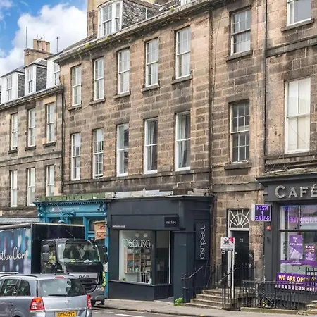 Newly Refurbished Centre Chic Pad Edinburg