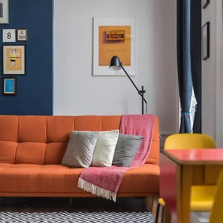 Newly Refurbished Centre Chic Pad *