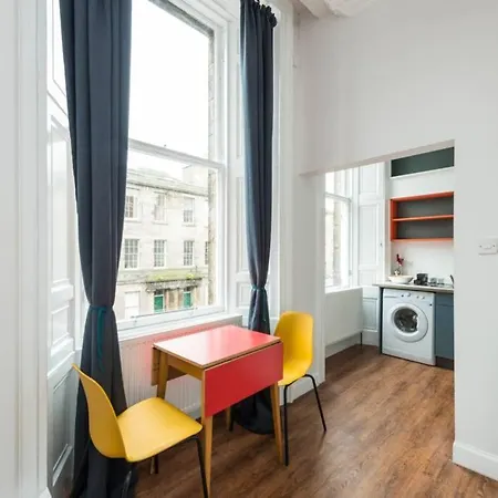 Newly Refurbished Centre Chic Pad Apartament Edynburg