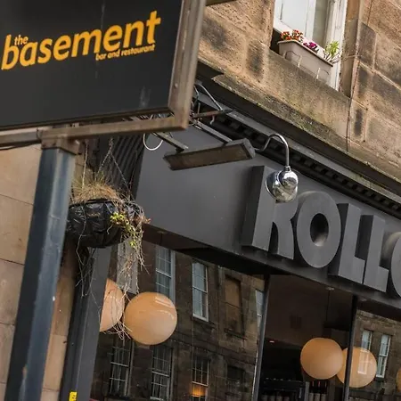 Апартаменты Newly Refurbished Centre Chic Pad *