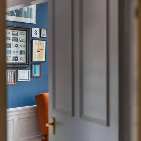 Newly Refurbished Centre Chic Pad *