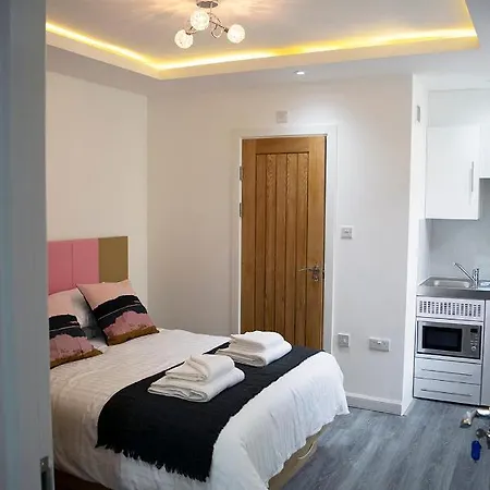 Aparthotel Crosskeys 双金匙公寓 *