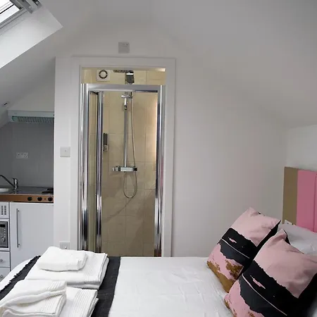 Crosskeys 双金匙公寓 *