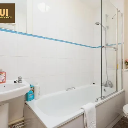 Best Value - 2 Bedroom Apartment, Upto 5 Guests With Ukawi Serviced Edinburgh, Free Car Park & Free Wifi Διαμέρισμα *