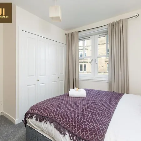 Best Value - 2 Bedroom Apartment, Upto 5 Guests With Ukawi Serviced Edinburgh, Free Car Park & Free Wifi Διαμέρισμα