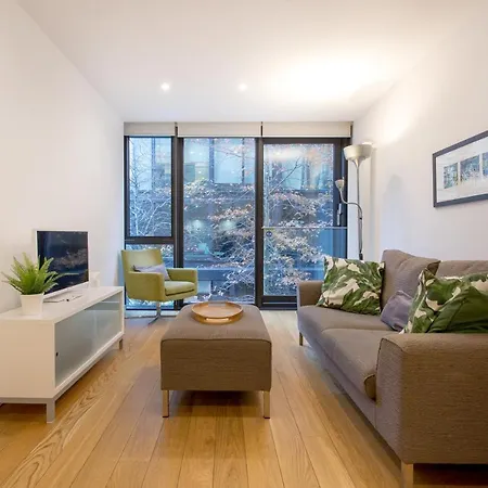 Quartermile Luxury דירה