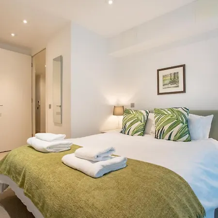 Quartermile Luxury דירה