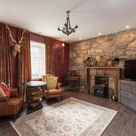 Canongate Luxury Homestay *