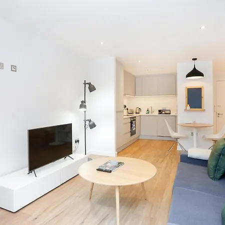 Daire Altido Modern 1-br Apt With Views Of Castle *