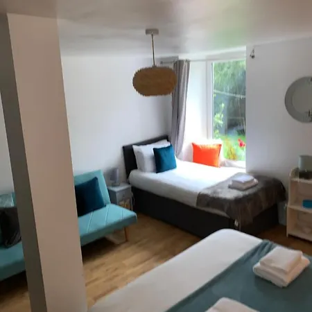 Charming 5-bed In Apartment *