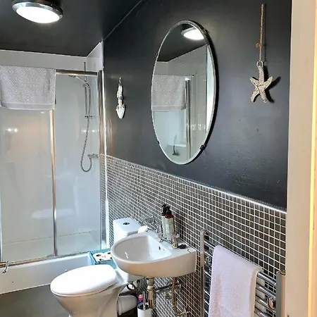 Apartment Charming 5-bed In *