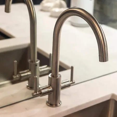 Hamilton Place - Beautiful And With Private Entrance Sleeps 4 Apartment *