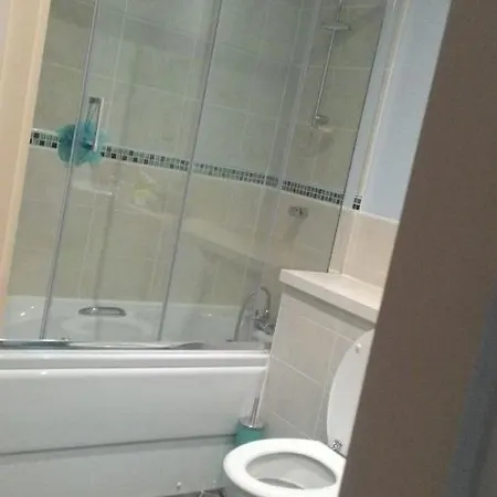Lägenhet With Two Bathrooms, Lift Access