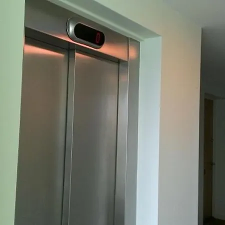With Two Bathrooms, Lift Access Lägenhet Edinburg