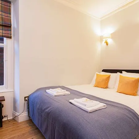 Upper Bow - Luxurious, Modern 1br Near Castle Apartamento
