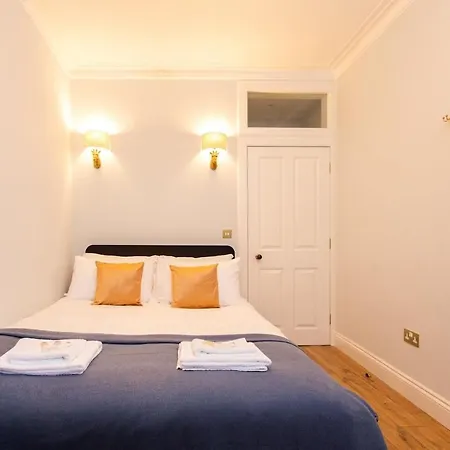Upper Bow - Luxurious, Modern 1br Near Castle Apartamento