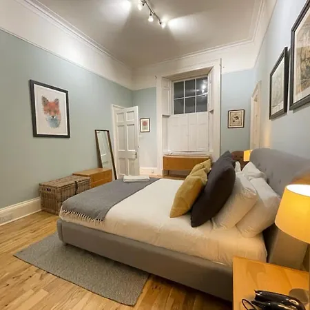 Luxury Georgian 2bedroom, Calton Hill 10 Mins *