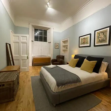 Luxury Georgian 2bedroom, Calton Hill 10 Mins * Edimburgo