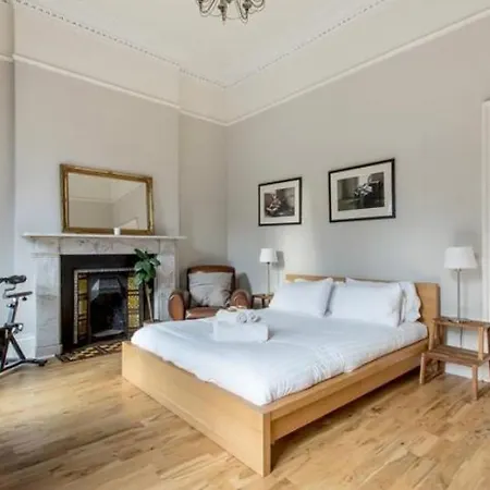 Luxury Georgian 2bedroom, Calton Hill 10 Mins * Edinburgh